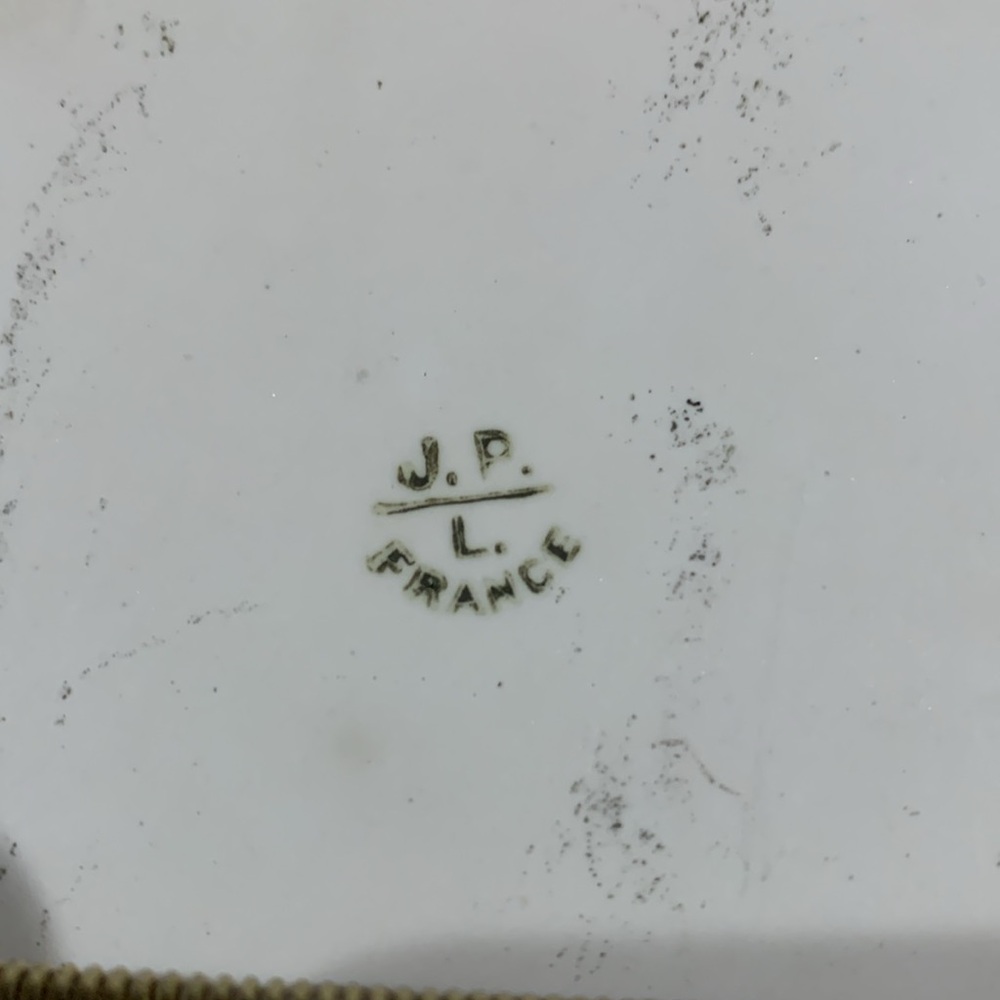 Limoges Hand painted fruit and leaf pattern French porcelain tray/wall hanging - Picture 8 of 9